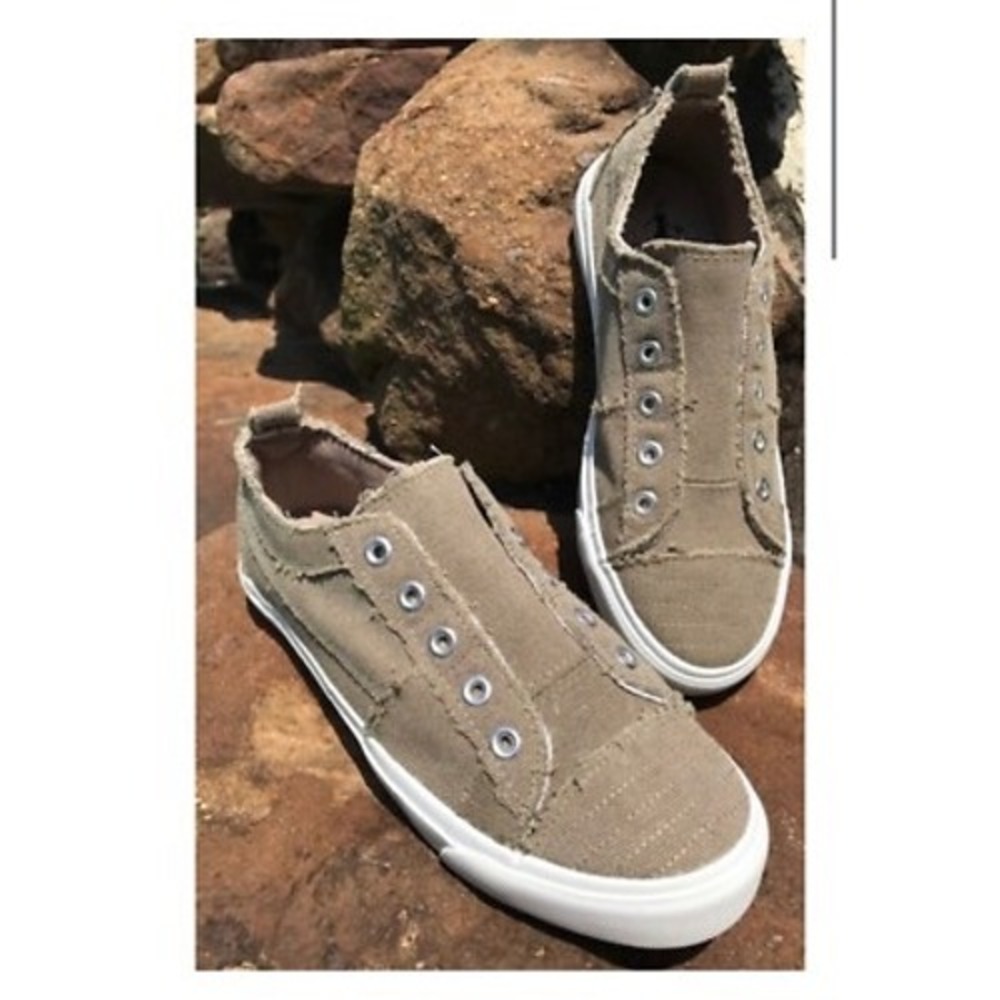 Corkys Babalu 8 Khaki Tan Distressed Canvas Slip‎ On Sneakers Womens 9